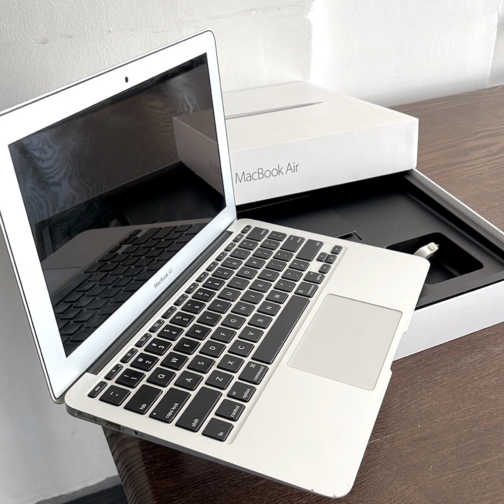 Mac Book Air 11.5